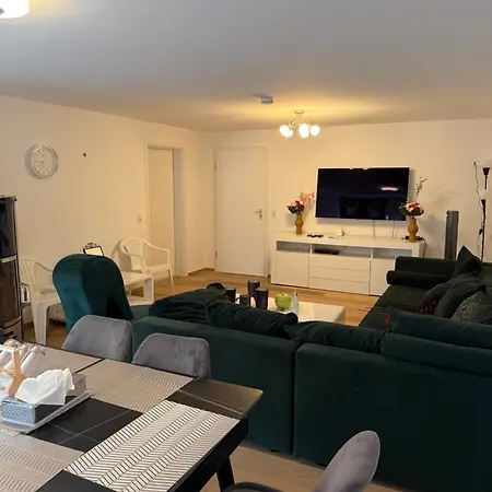 Gepflegtes Einfamilien Haus דירה קולברמור