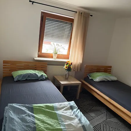 Gepflegtes Einfamilien Haus דירה קולברמור